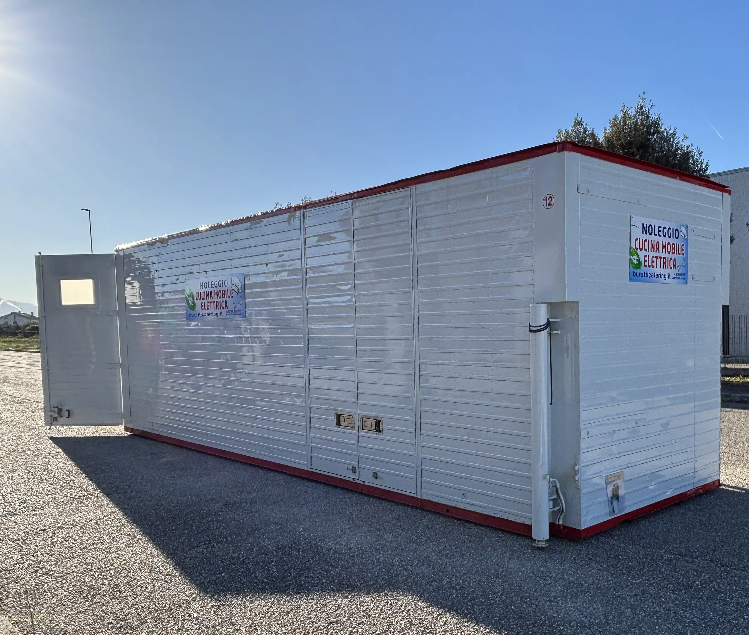 Cucina mobile container elettrica E-GO N.12 Buratti Catering — parte destra frontale esterno