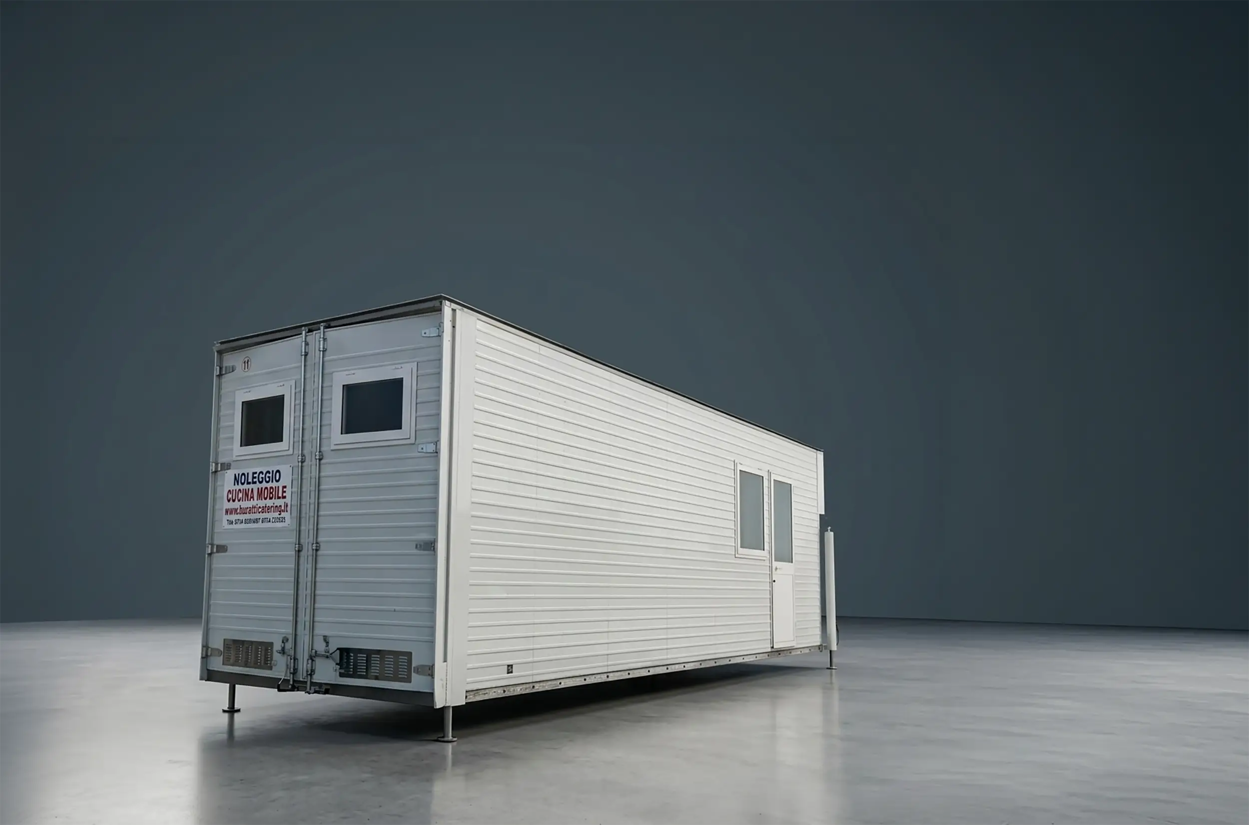 Cucina mobile container N.11 Buratti Catering vista prospettica — struttura esterna container scarrabile 9 metri per noleggio