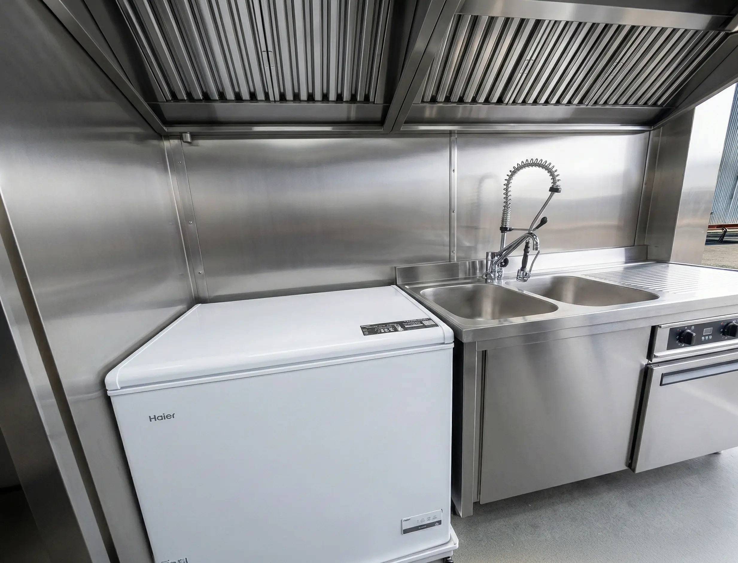 Friggitrice elettrica doppia vasca 80×70 cm — cucina mobile E-GO N.12 Buratti Catering