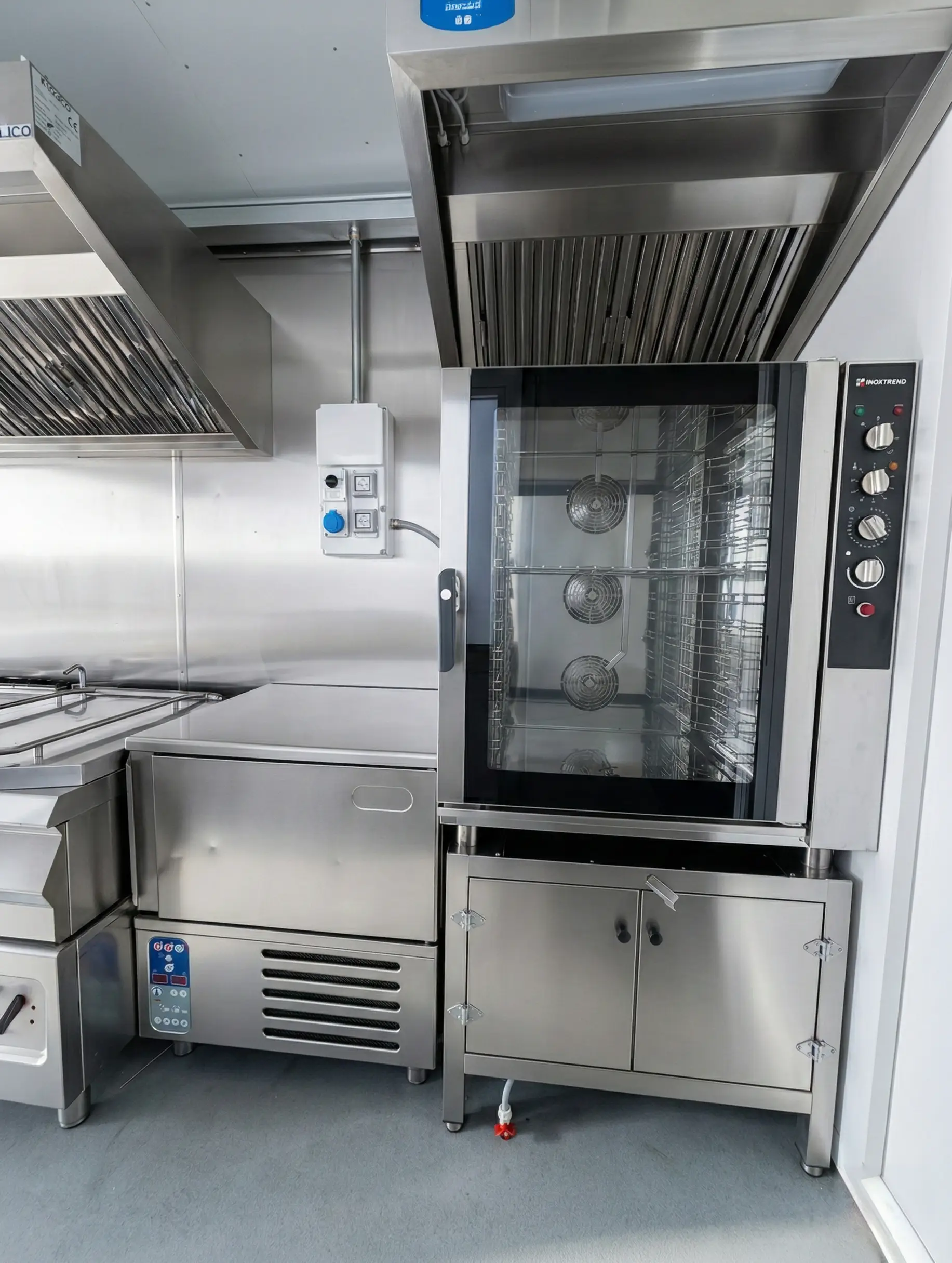 Abbattitore di temperatura professionale 80×70 cm HACCP — cucina mobile E-GO N.12 Buratti Catering