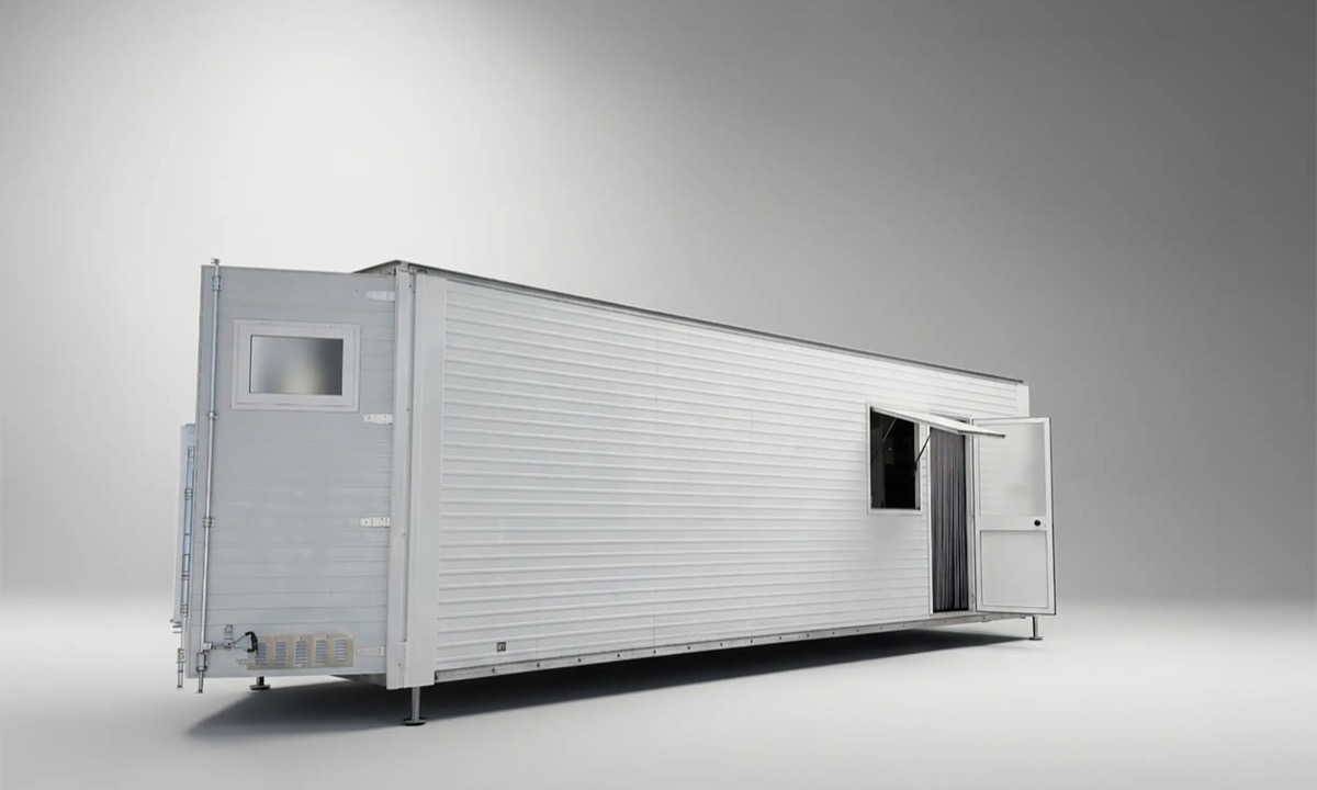 Container cucina N.11 di Buratti, bianco, visto di lato con la porta del personale aperta